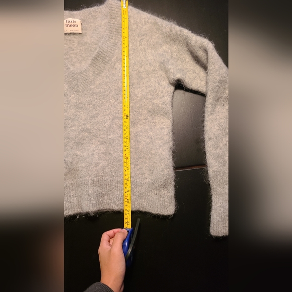 Aritzia Little Moon V-Neck Sweater - Picture 3 of 4